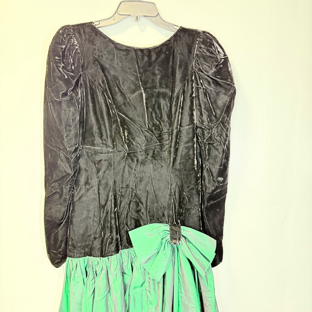 Vintage 80s Black Velvet Green Taffeta High Low Bow Party Dress Size 8 ILGWU USA - Picture 3 of 9